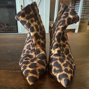 Betsy Johnson Zip-Up Women’s Leopard Print Ankle Boots
